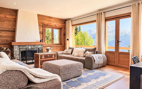 Chalet Shangri-La: Meubles, Design Intérieur, Bois, Sol, Canapé, Salon, Sol, Pièce, Plafond, Domicile
