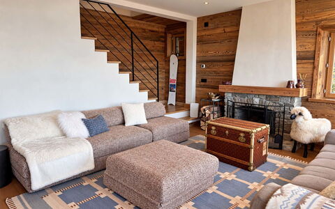 Chalet Shangri-La: Meubles, Sol, Design Intérieur, Canapé, Bois, Sol, Salon, Pièce, Domicile, Appartement