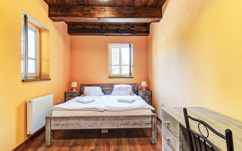 Zadov: Design Intérieur, Bois, Chambre, Meubles, Sol, Plafond, Sol, Lit, Drap De Lit, Literie