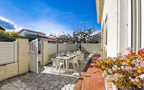 Maison Millet: Mur, Domicile, Porte, Dalle, Béton, Ombre, Jardin, Pot De Fleur, Aménagement Paysager, Plante D'Appartement