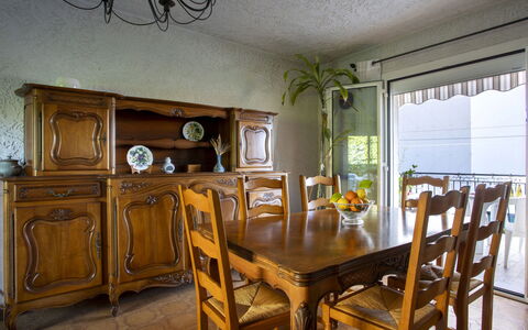 Maison Valensole: Meubles, Design Intérieur, Bois, Sol, Table, Pièce, Salle À Manger, Éclairage, Sol, Chaise