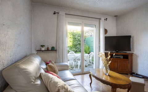 Maison Valensole: Meubles, Design Intérieur, Sol, Sol, Pièce, Plafond, Salon, Domicile, Canapé, Pot De Fleur