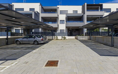 Vesna: Design Urbain, Composite, Appartement, Parking, Condominium, Ombre, Architecture Brutaliste, Aluminium, Acier, Balcon