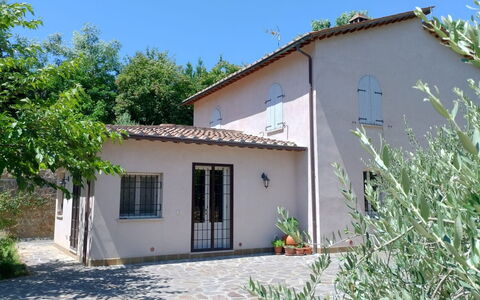 Villa Montepulciano Vineyard: Bâtiment, Maison, Porte, Zone Résidentielle, Domicile, Façade, Chalet, Établissements Humains, Biens, Hacienda