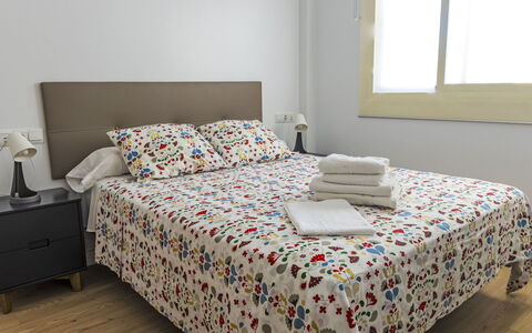 Camino del Río - Caminito del Rey: Meubles, Lit, Chambre, Design Intérieur, Literie, Drap De Lit, Sol, Sol, Linge, Bois