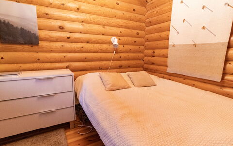 Levin Neljä Tuulta: Bois, Sol, Sol, Marron, Design Intérieur, Chambre, Lit, Tache De Bois, Drap De Lit, Dur