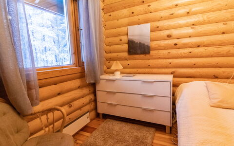 Levin Neljä Tuulta: Bois, Sol, Domicile, Tache De Bois, Plafond, Couvre-Fenêtres, Chambre, Dur, Drap De Lit, Lit