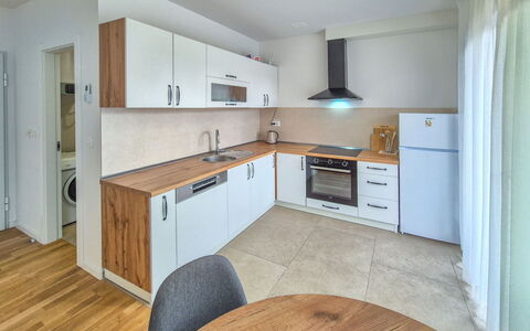 Marija: Sol, Comptoir, Cabinetry, Sol, Cuisine, Design Intérieur, Bois, Meubles, Principaux Appliance, Plafond