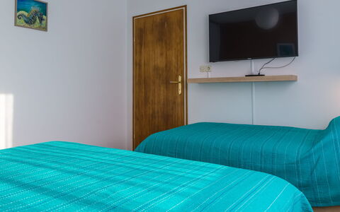 Holyday Home Midas: Meubles, Design Intérieur, Lit, Sol, Chambre, Sol, Bois, Literie, Drap De Lit, Pièce
