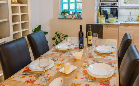 Holyday Home Midas: Meubles, Design Intérieur, Vaisselle, Table, Chaise, Salle À Manger, Table Cuisine Et Salle A Manger, Sol, Éclairage, Nappe De Table