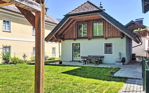 Loidl: Toit, Maison, Domicile, Chalet, Porte, Pelouse, Cour, Jardin, Biens, Siding