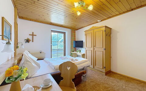 Sankt Michael im Lungau 100: Plafond, Domicile, Appartement, Chambre, Hôtel, Lit, Villa, Cadre De Lit, Recours, Literie