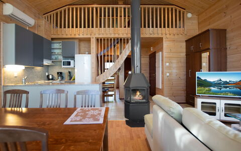 Tiirinniemi 27 a: Sol, Design Intérieur, Bois, Sol, Plafond, Meubles, Parquet, Pièce, Canapé, Salon