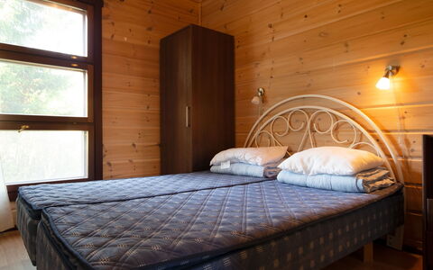 Tiirinniemi 27 a: Bois, Sol, Design Intérieur, Sol, Chambre, Meubles, Lit, Plafond, Pièce, Tache De Bois