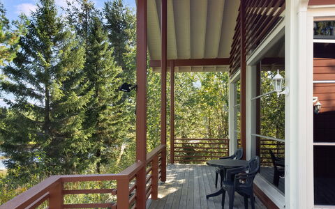 Tiirinniemi 27 a: Bois, Porche, Meubles, Plate-Forme, Chaise, Dur, Tache De Bois, Mobilier De Jardin, Ombre, Balcon