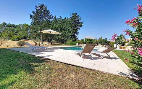 La Maisonnette: Jardin, Piscine, Ombre, Pelouse, Aménagement Paysager, Arrière-Cour, Cour, Recours, Dalle