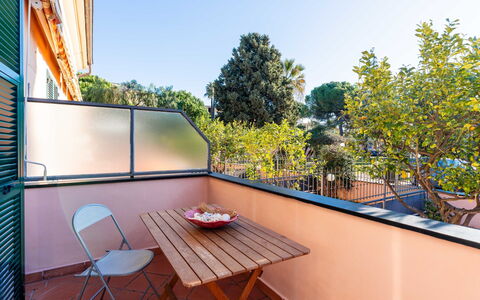 Casa Dany: Balcon, Appartement, Ombre, Mobilier De Jardin, Tache De Bois, Eco Hôtel, Balustrade, Clôture, Plante D'Appartement