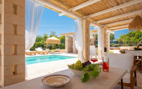 Trulli Valle D'Itria - Martina Franca: Mobilier De Jardin, Piscine, Recours, Chaise, Ombre, Biens, Patio, Conception, Parapluie, Villa
