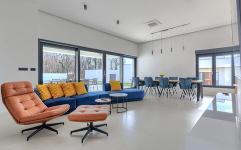 Jagoda: Meubles, Design Intérieur, Sol, Sol, Chaise, Plafond, Table, Pièce, Éclairage, Salon