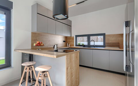 Jagoda: Cuisine, Design Intérieur, Meubles, Comptoir, Sol, Mur, Bois, Cabinetry, Luminaire, Plafond
