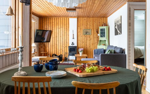 Solgläntan: Meubles, Design Intérieur, Sol, Bois, Plafond, Luminaire, Chaise, Table, Sol, Salle À Manger
