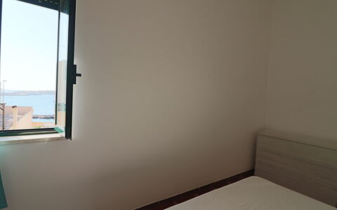 Giulia: Bois, Sol, Sol, Pièce, Tache De Bois, Chambre, Dur, Daylighting, Literie, Linge
