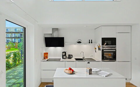 Haus Kiebitz (197): Cuisine, Comptoir, Appareil De Cuisine, Design Intérieur, Sol, Meubles, Cabinetry, Bois, Sol, Principaux Appliance