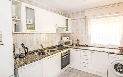 Roca Mas Mato: Cuisine, Comptoir, Principaux Appliance, Appareil De Cuisine, Design Intérieur, Sol, Cabinetry, Bois, Sol, Meubles