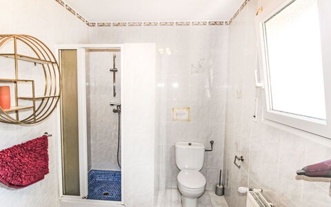 Roca Mas Mato: Mur, Sol, Siège De Toilette, Sol, Toilette, Luminaire Plomberie, Salle De Bains, Design Intérieur, Plomberie, Tuile