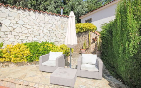 Roca Mas Mato: Mobilier De Jardin, Meubles, Arbuste, Jardin, Pot De Fleur, Dalle, Chaise, Ombre, Aménagement Paysager
