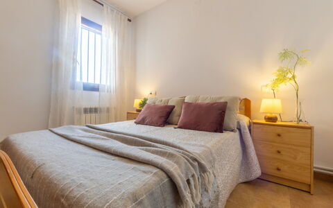 Falco: Lit, Design Intérieur, Meubles, Chambre, Literie, Drap De Lit, Mur, Sol, Sol, Pièce