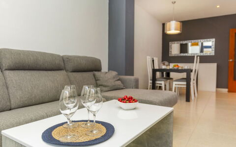Solymar: Meubles, Sol, Design Intérieur, Bois, Sol, Pièce, Domicile, Cabinetry, Salon, Télévision