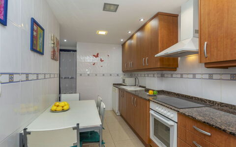 Solymar: Cuisine, Sol, Comptoir, Principaux Appliance, Appareil De Cuisine, Sol, Design Intérieur, Meubles, Cabinetry, Evier