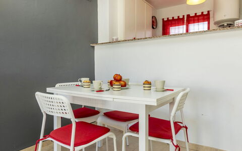 Las Calas: Meubles, Design Intérieur, Rouge, Sol, Chaise, Table, Table Cuisine Et Salle A Manger, Sol, Salle À Manger, Pièce