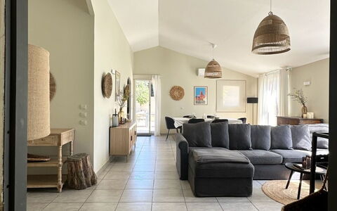 Tarabucetta: Sol, Mur, Design Intérieur, Sol, Meubles, Plafond, Pièce, Domicile, Salon, Canapé
