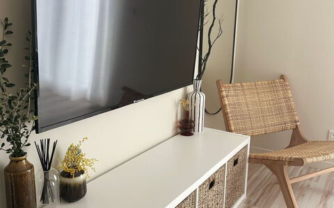 Tarabucetta: Meubles, Design Intérieur, Sol, Sol, Salon, Télévision, Rayonnage, Pièce, Téléviseur, Canapé