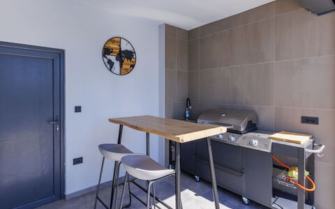 De Karlo: Meubles, Design Intérieur, Sol, Sol, Éclairage, Plafond, Cuisine, Domicile, Pièce, Chaise