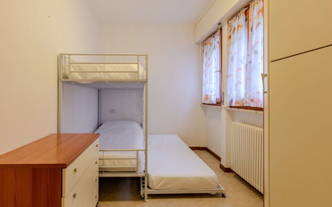 Sona'S Lake Home: Sol, Sol, Mur, Design Intérieur, Bois, Lit, Chambre, Meubles, Appartement, Pièce