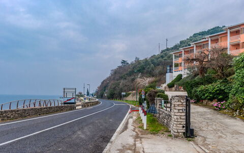 Sona'S Lake Home: Côte, Horizon, Mer, Cotiers Et Relief Océaniques, Océan, Rive, Autoroute, Promontoire, Passerelle, Baie