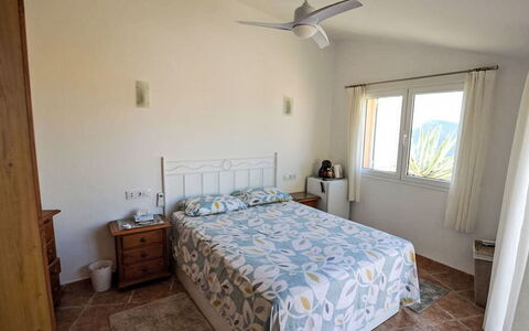 Cortijo Cabrera: Meubles, Chambre, Lit, Bois, Drap De Lit, Literie, Design Intérieur, Sol, Sol, Plafond