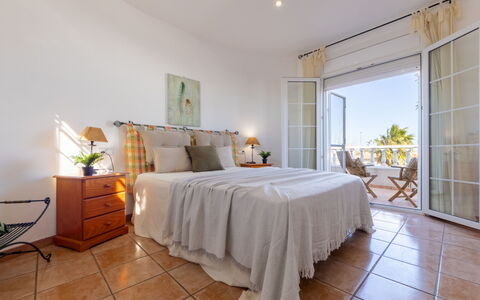 Primavera: Meubles, Sol, Sol, Chambre, Design Intérieur, Lit, Domicile, Chaise, Appartement, Recours