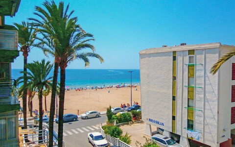 Turia Playa: L'Eau, Ciel, Bâtiment, Jour, Propriété, Plante, Voiture, Lumière, Véhicule, Bleu Azur