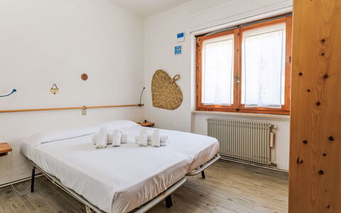 Oleandro: Mur, Bois, Appartement, Chambre, Dur, Tache De Bois, Literie, Lit, Planche, Hôtel