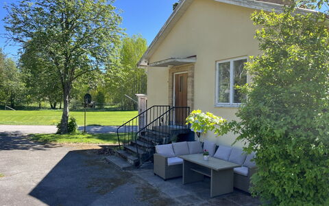 Skolhuset: Arbuste, Chalet, Jardin, Ombre, Pelouse, Aménagement Paysager, Cour, Arrière-Cour, Porche, Mobilier De Jardin