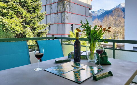 Apt. Hermosa: Chaise, Verre, Balcon, Plante D'Appartement, Table Cuisine Et Salle A Manger, Eco Hôtel, Table Basse