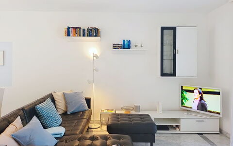 Apt. Hermosa: Meubles, Design Intérieur, Canapé, Mur, Salon, Sol, Pièce, Table, Sol, Domicile