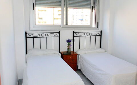 Elegance: Chambre, Lit, Meubles, Pièce, Propriété, Cadre De Lit, Design Intérieur, Drap De Lit, Matelas, Bâtiment