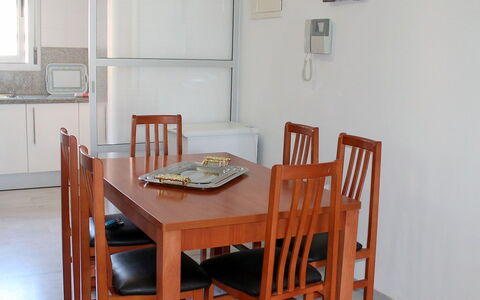 Elegance: Pièce, Meubles, Propriété, Salle À Manger, Table, Maison, Sol, Bâtiment, Design Intérieur, Chaise