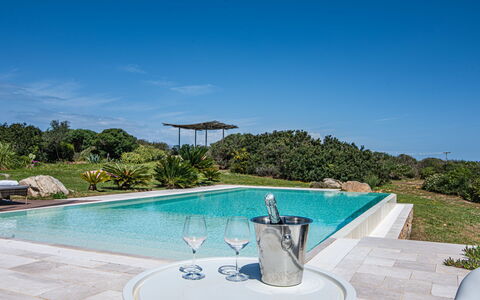 Elenoire: Bleu, Piscine, Recours, Mobilier De Jardin, Loisir, Ombre, Eco Hôtel, Aménagement Paysager, Parapluie, Biens