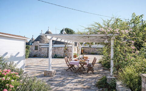 Trulli al Verde Viburno: Dalle, Pot De Fleur, Jardin, Ombre, Structure En Plein Air, Plante D'Appartement, Aménagement Paysager, Cour, Pergola, Pavé